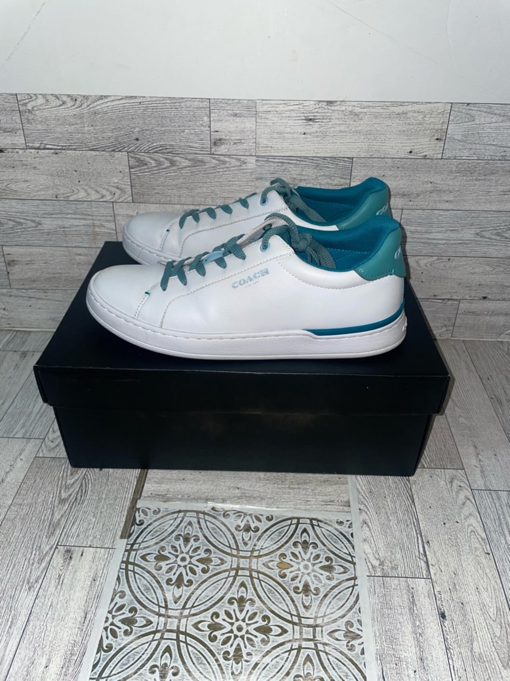 Coach clip White leather low top Sneakers with Teal women size 9 - Picture 4 of 10
